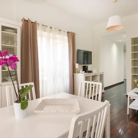 32 Apartment *