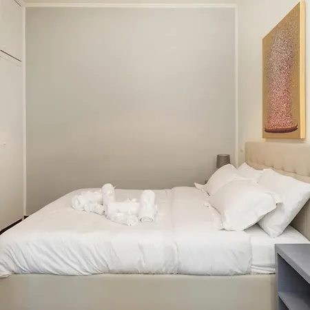 Apartment 32 Rom